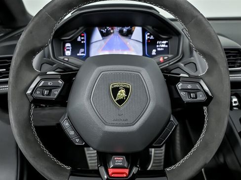 Used 2022 Lamborghini Huracan EVO RWD image 24