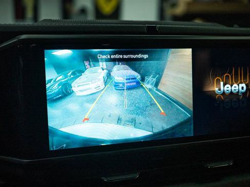 Used 2025 Jeep Wrangler Unlimited Sahara image 19