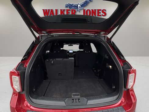 Used 2020 Ford Explorer XLT w/ Comfort Package image 16