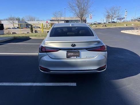 Used 2024 Lexus ES 300h w/ Premium Package image 4