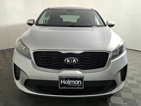 Used 2019 Kia Sorento LX image 2