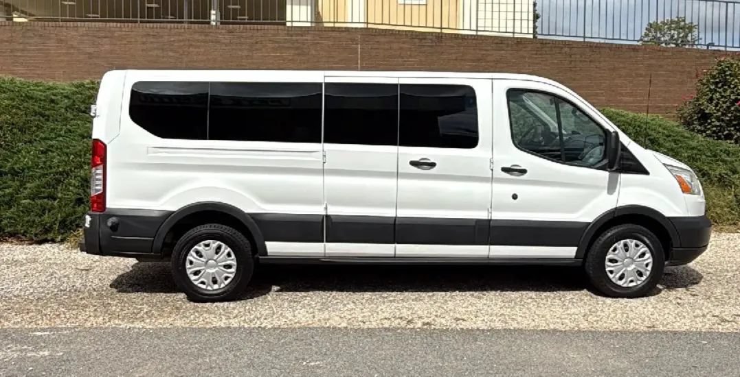 Used 2015 Ford Transit 350 XLT RWD image 4