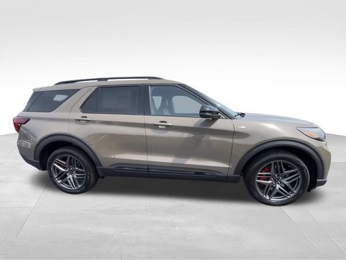 New 2026 Ford Explorer ST-Line w/ ST-Line Street Pack AWD/4WD image 2