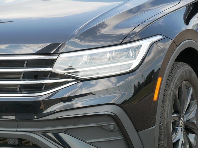 Certified 2024 Volkswagen Tiguan SE w/ Panoramic Sunroof Package AWD/4WD image 10