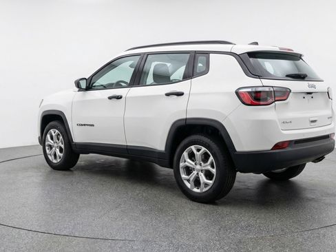 Used 2025 Jeep Compass Latitude image 6