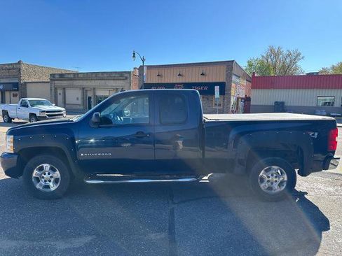 Used 2008 Chevrolet Silverado 1500 LT w/ Suspension Package, Off-Road AWD/4WD image 7