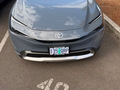 Used 2025 Toyota Prius Plug-In Hybrid FWD image 1
