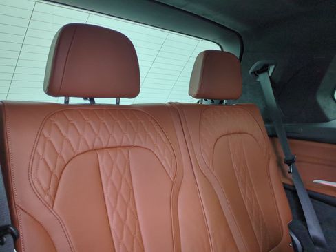Used 2022 BMW ALPINA XB7 AWD/4WD image 32