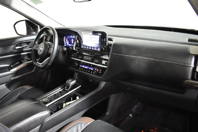 Certified 2024 Nissan Pathfinder Platinum AWD/4WD image 39