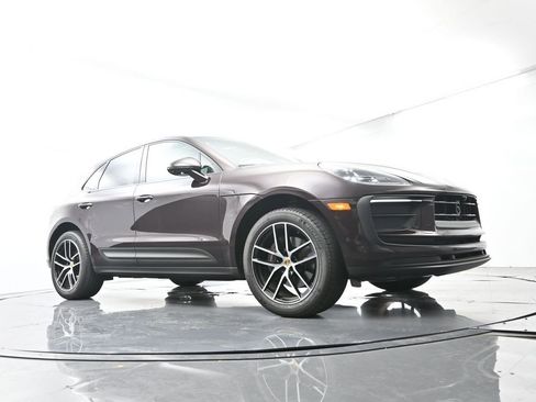Certified 2025 Porsche Macan AWD/4WD image 52