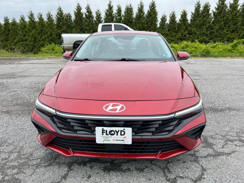 Used 2025 Hyundai Elantra Limited FWD image 8