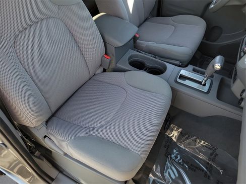 Used 2019 Nissan Frontier SV image 19