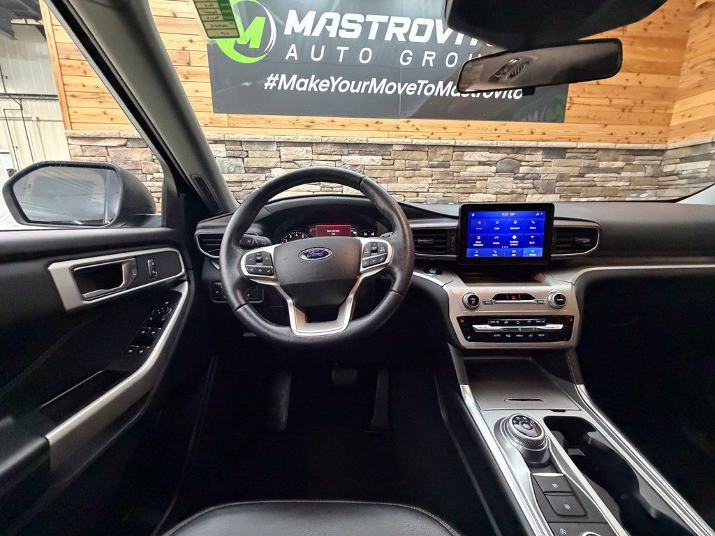 Used 2020 Ford Explorer XLT w/ Equipment Group 202A AWD/4WD image 30