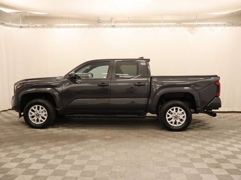 Used 2025 Toyota Tacoma SR5 AWD/4WD image 2