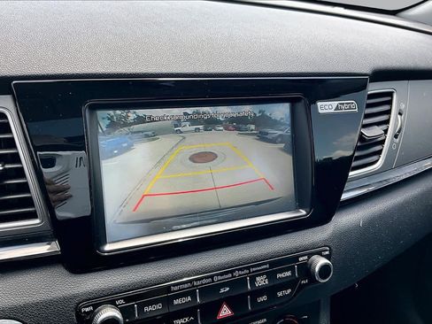 Used 2018 Kia Niro Touring FWD image 25