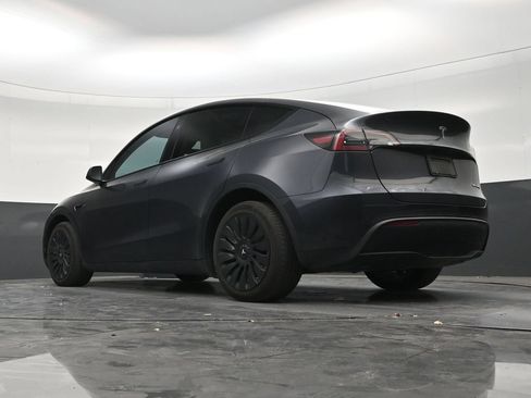 Used 2024 Tesla Model Y Long Range AWD/4WD image 21