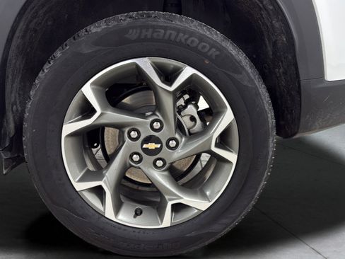 Used 2025 Chevrolet Trax LT w/ LT Convenience Package image 39