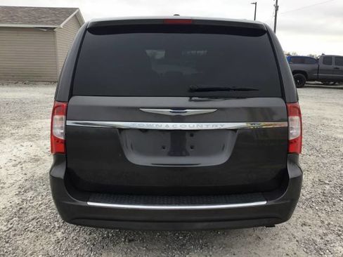 Used 2015 Chrysler Town & Country Touring-L w/ Driver Convenience Group image 4