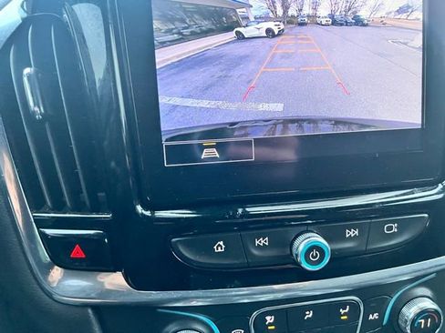 Used 2022 Chevrolet Traverse LT image 15
