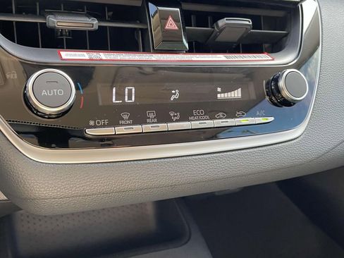 Used 2025 Toyota Corolla LE image 18