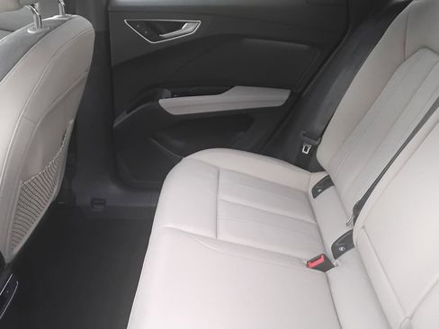 Used 2025 Audi Q4 e-tron Premium image 20