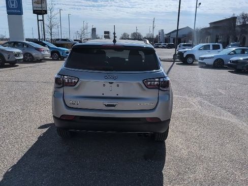 Used 2022 Jeep Compass Limited image 18
