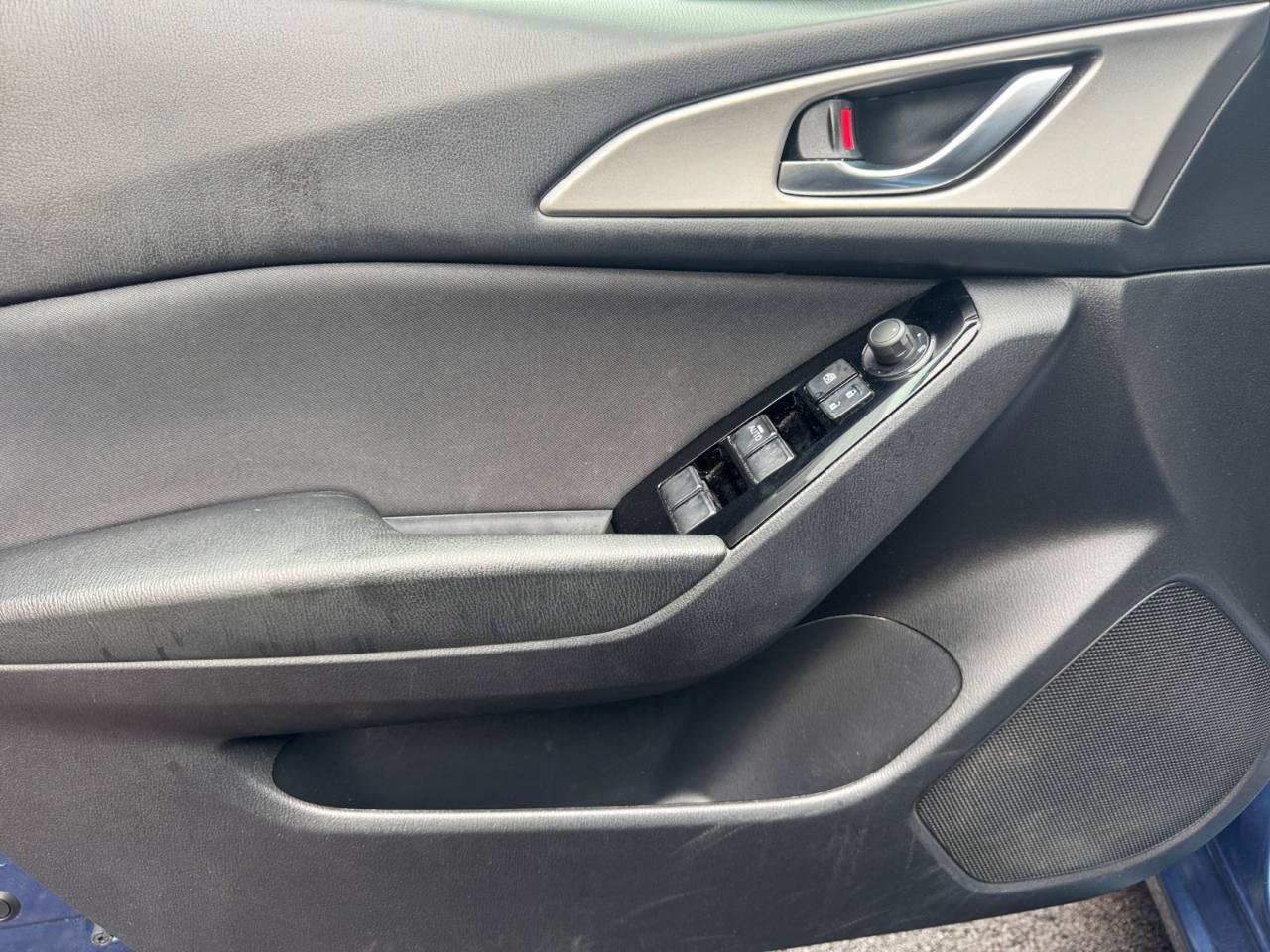 Used 2018 MAZDA MAZDA3 Sport w/ Preferred Equipment Package FWD image 22