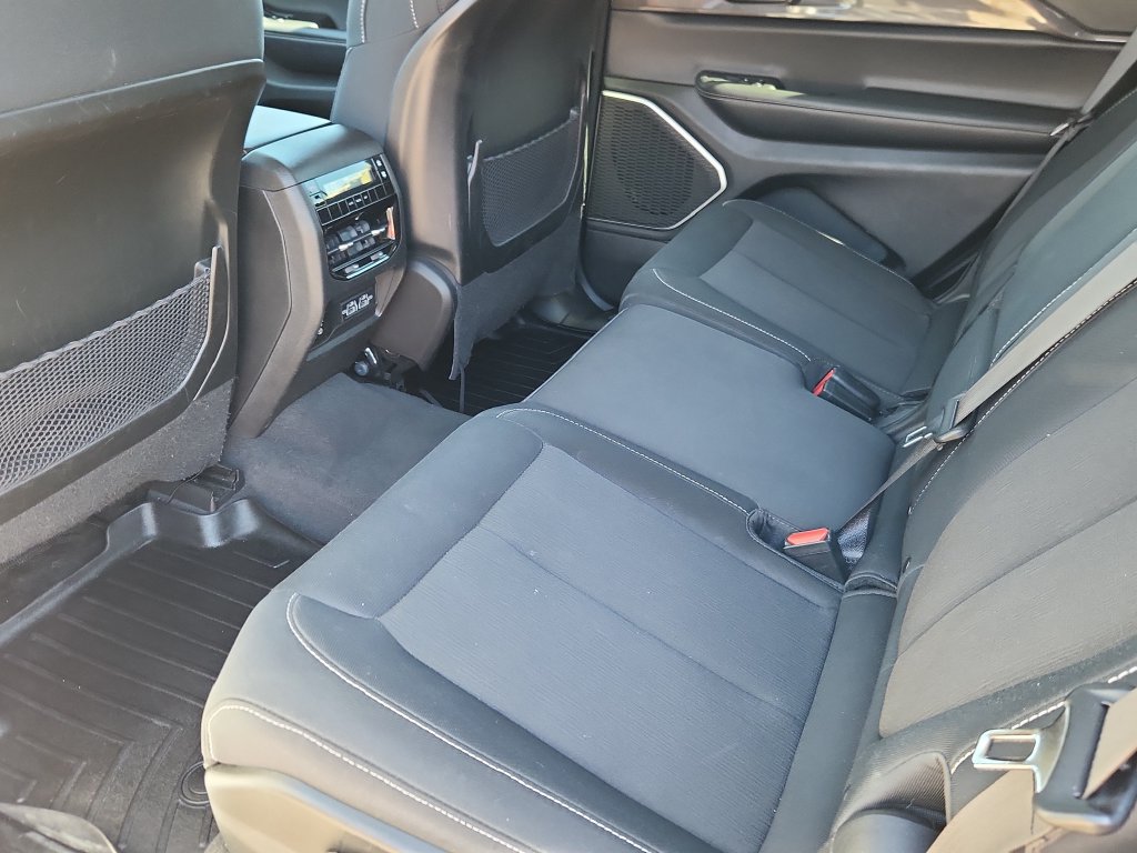 Used 2022 Jeep Grand Cherokee L Laredo w/ Luxury Tech Group I AWD/4WD image 8