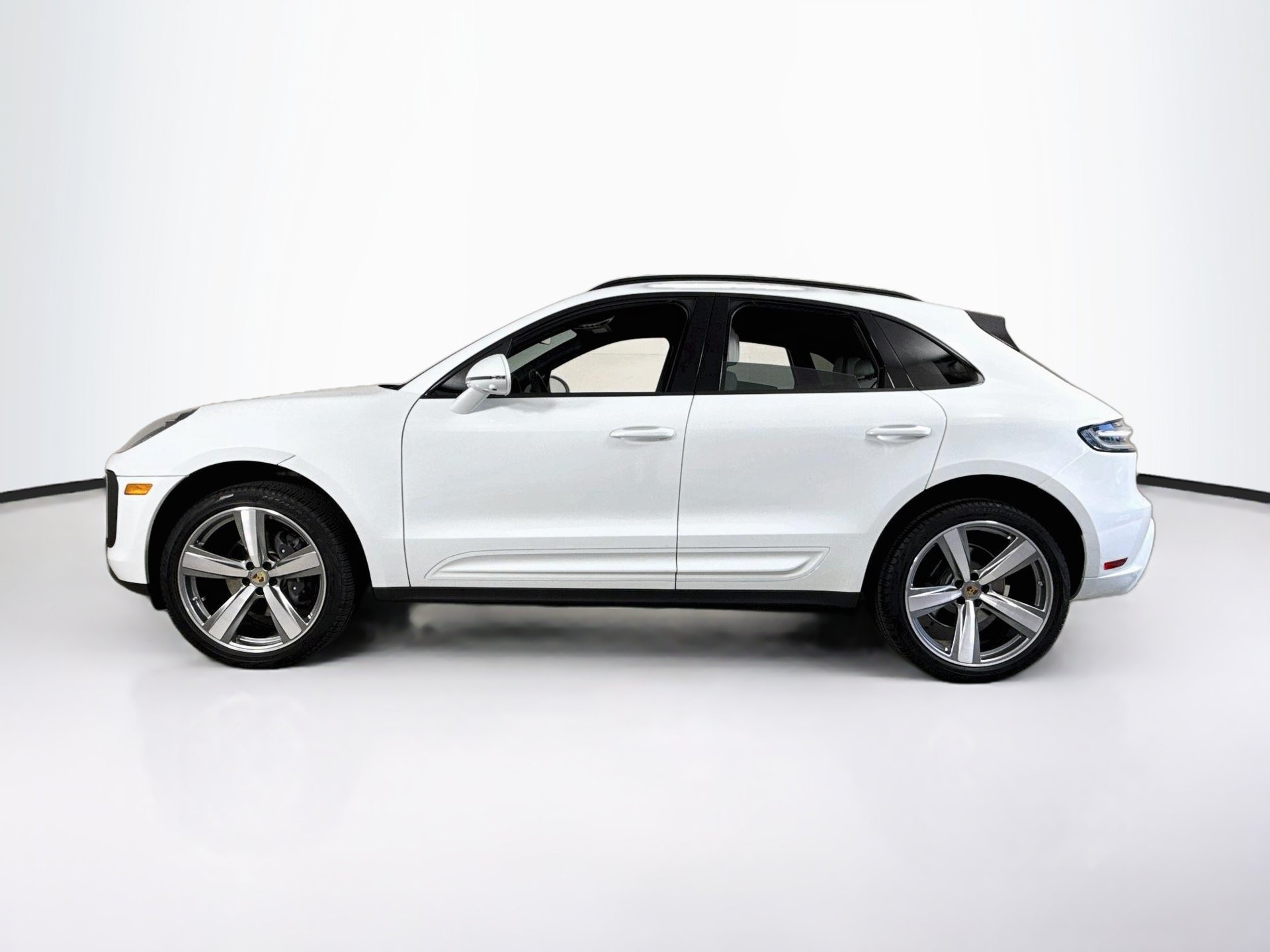 Used 2024 Porsche Macan AWD/4WD image 4