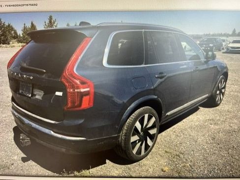 Used 2023 Volvo XC90 T8 Ultimate w/ Lounge Package AWD/4WD image 2