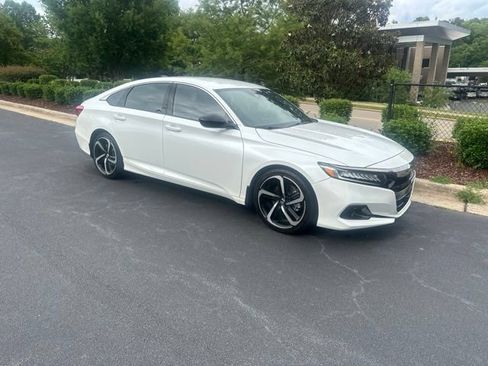 Used 2022 Honda Accord Sport image 2