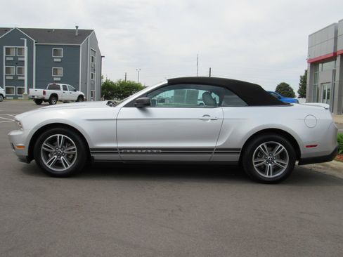 Used 2010 Ford Mustang Convertible RWD image 8