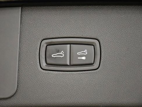 Used 2022 Porsche Cayenne Platinum Edition image 57