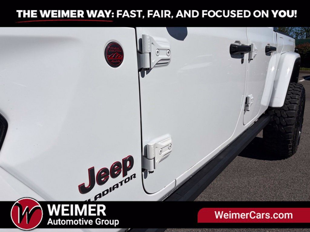Used 2022 Jeep Gladiator Rubicon w/ LED Lighting Group AWD/4WD image 17