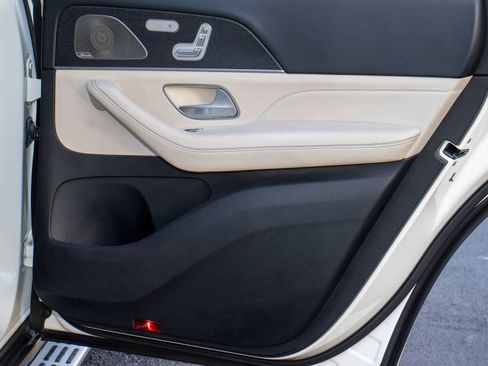 Used 2022 Mercedes-Benz GLS 450 4MATIC image 16