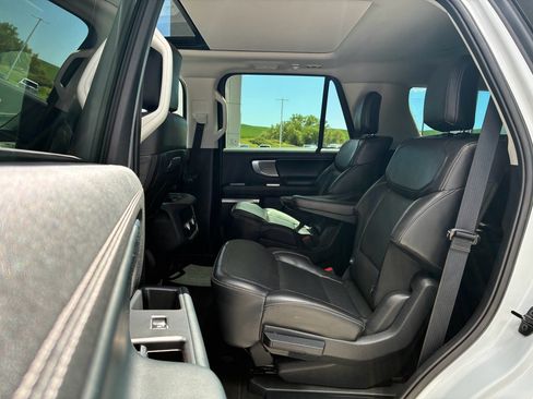 Used 2025 Ford Expedition Platinum AWD/4WD image 31