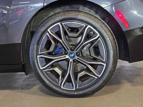 Used 2024 BMW iX xDrive50 w/ Sport Package AWD/4WD image 8