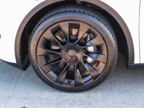 Used 2023 Tesla Model Y Long Range AWD/4WD image 10