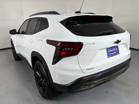 Used 2026 Chevrolet Trax ACTIV w/ Sunroof Package image 6