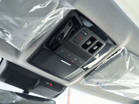 Used 2025 Mitsubishi Outlander SE image 55