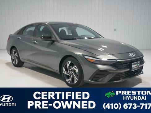 Used 2025 Hyundai Elantra Sport image 3