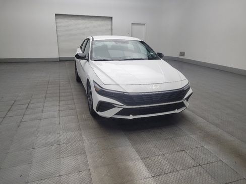 Used 2025 Hyundai Elantra Sport FWD image 13