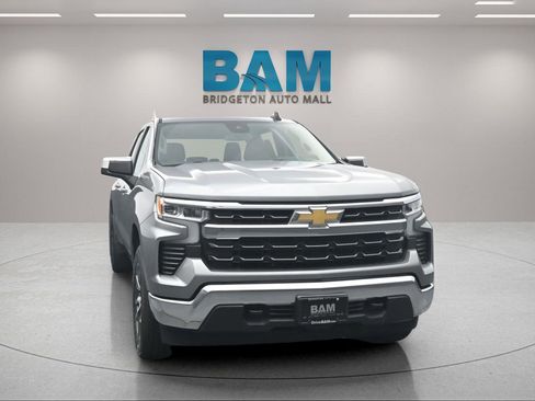 Used 2023 Chevrolet Silverado 1500 LT image 2