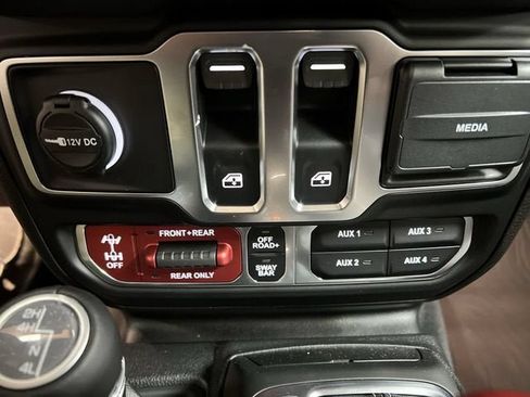 Used 2025 Jeep Wrangler Rubicon w/ Safety Group AWD/4WD image 35