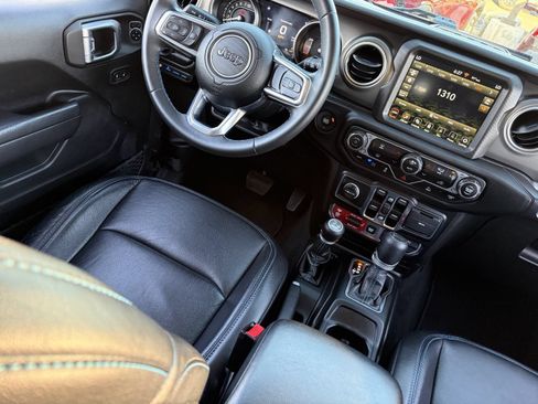 Used 2022 Jeep Wrangler Unlimited Rubicon 4xe AWD/4WD image 15