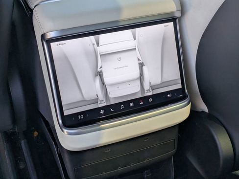 Used 2024 Tesla Model X image 18