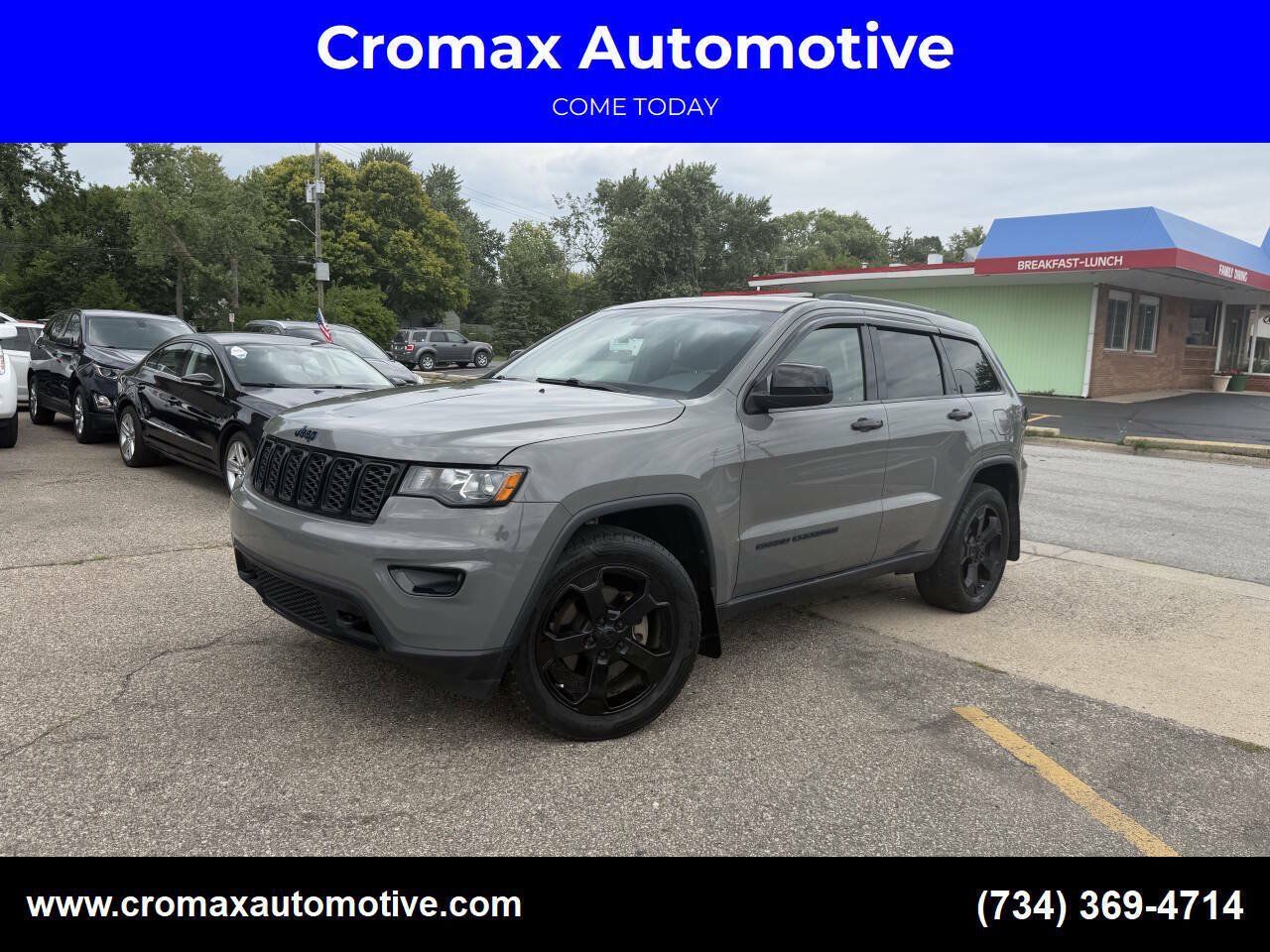 Used 2019 Jeep Grand Cherokee Laredo AWD/4WD image 1