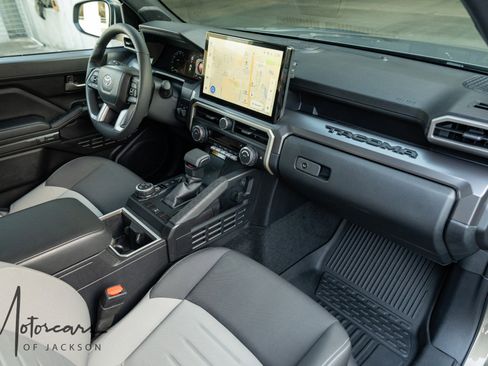 Used 2025 Toyota Tacoma TRD Off-Road image 25