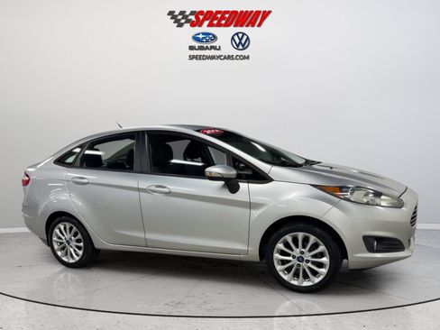 Used 2014 Ford Fiesta SE w/ Equipment Group 201A FWD image 3