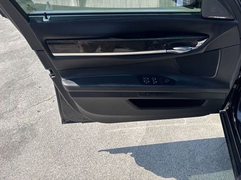 Used 2014 BMW 750i image 15